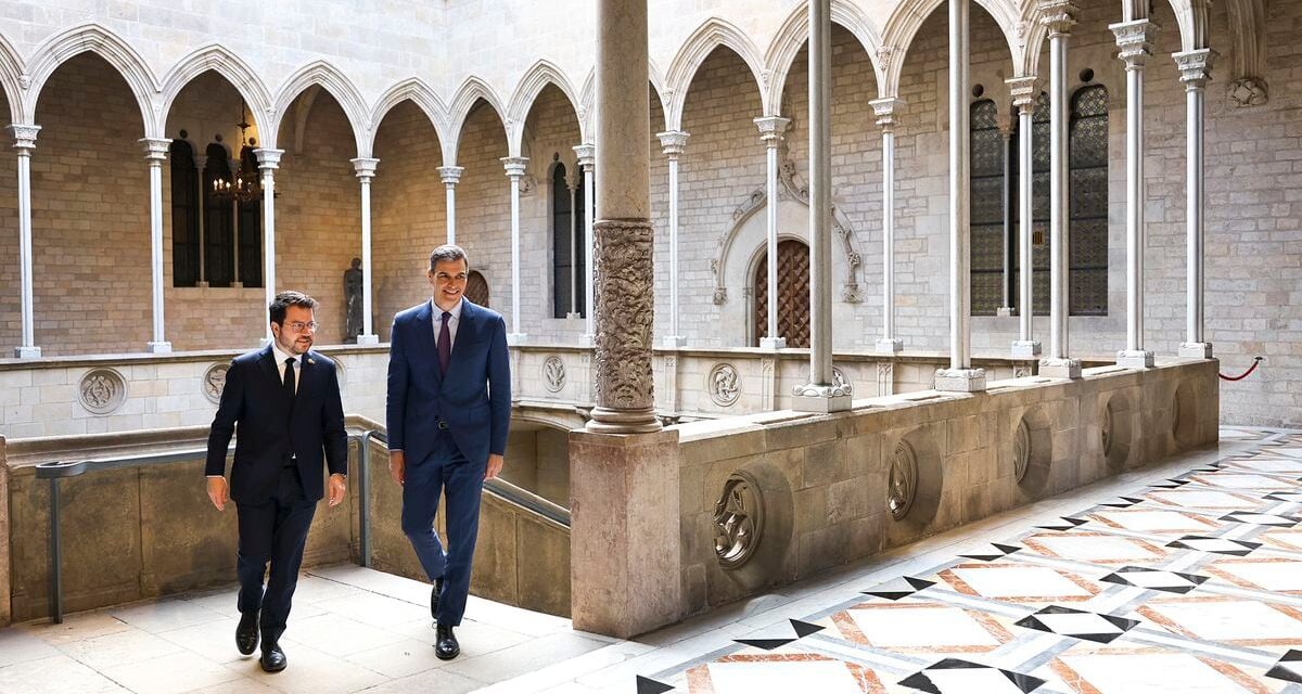 Sánchez pacta con Aragonès una ley del plurilingüismo |  Cataluña |  España