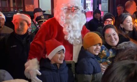 Santa visita a los niños de la Casa Ronald McDonald