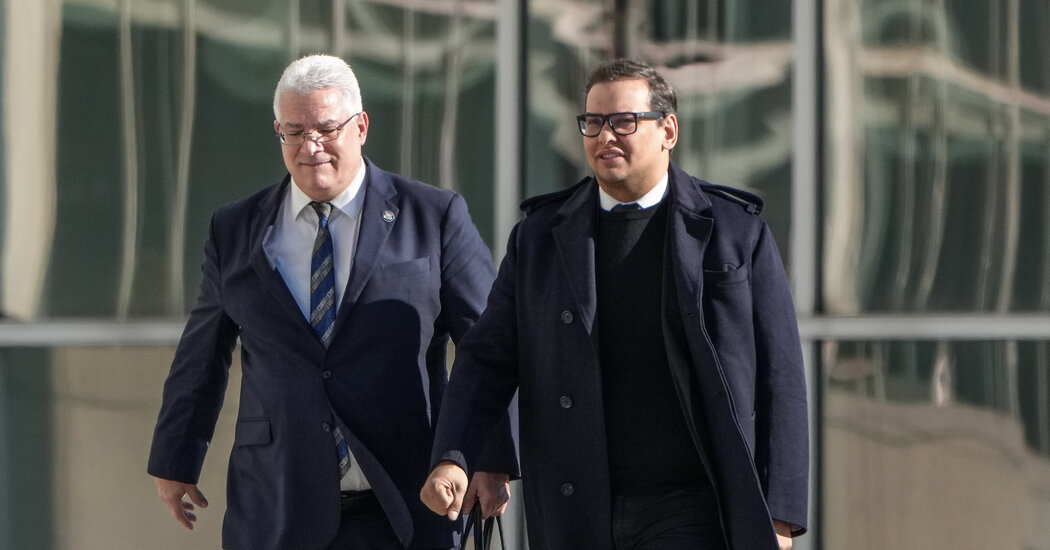 Santos cosecha los frutos de la notoriedad mientras la perspectiva de ir a prisión aún acecha