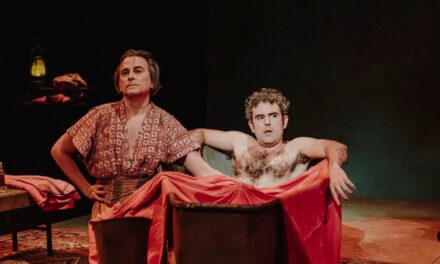 Sexo “de soldado” para Napoleón: una obra teatral en Barcelona le imagina una insólita escena manual en la bañera con su mameluco |  Cultura