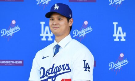 Shohei Ohtani, presentado formalmente por los Dodgers, evita hablar de cirugía