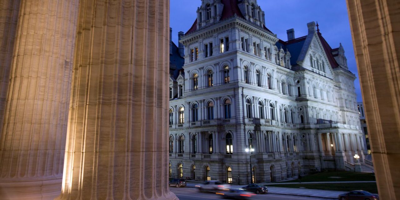 Sobrevivientes de abuso sexual de Nueva York y defensores en la próxima sesión