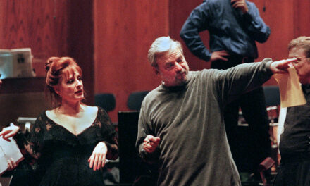 Sondheim era un favorito de la crítica.  Desde su muerte, él también es un creador de éxitos.