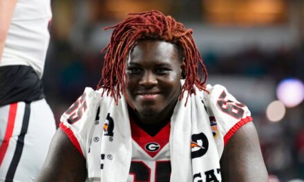 Tackle Amarius Mims deja Georgia para ingresar al draft de la NFL