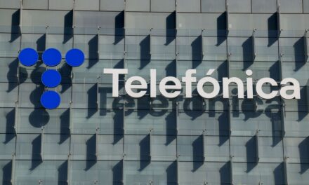 Telefónica refuerza sus vínculos con Defensa en plena sacudida accionarial |  Economía