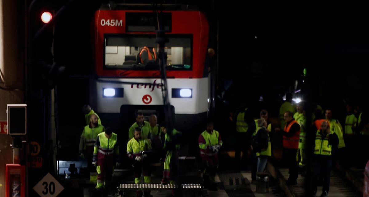 Tercera salida de la vía de un tren en la estación de Atocha en apenas 12 días |  Madrid |  España