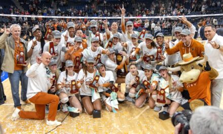 Texas arrasa con Nebraska por segundo título consecutivo de voleibol de la NCAA