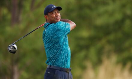 Tiger Woods tiene más problemas con la espalda 9, 10 detrás de Spieth y Scheffler