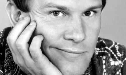 Tom Smothers, comediante de la fama de Smothers Brothers, muere a los 86 años