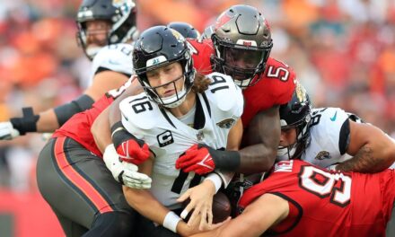 Trevor Lawrence de los Jaguars se torció la articulación AC;  estado por determinar