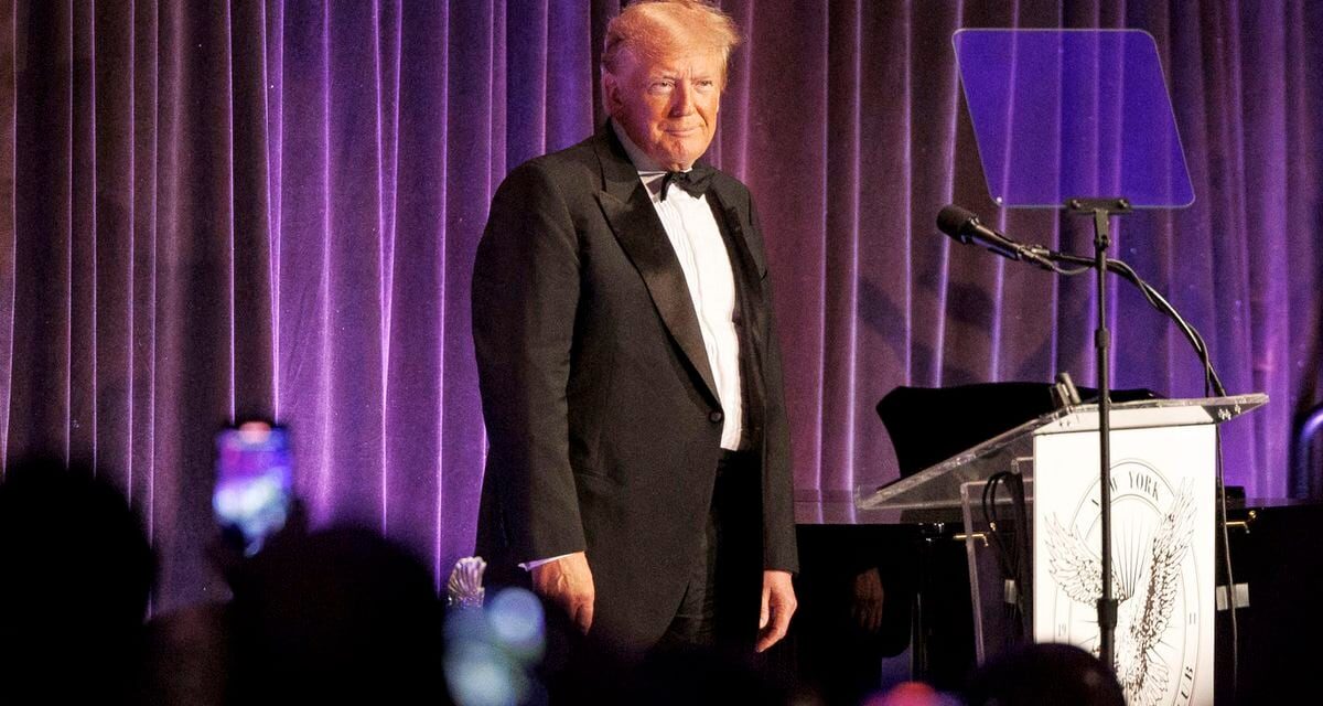 Trump cambia de aviones y rechaza declarar en el juicio por fraude en Nueva York |  internacional