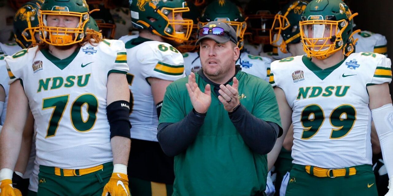 USC agrega a Matt Entz del estado de Dakota del Norte como entrenador de apoyadores
