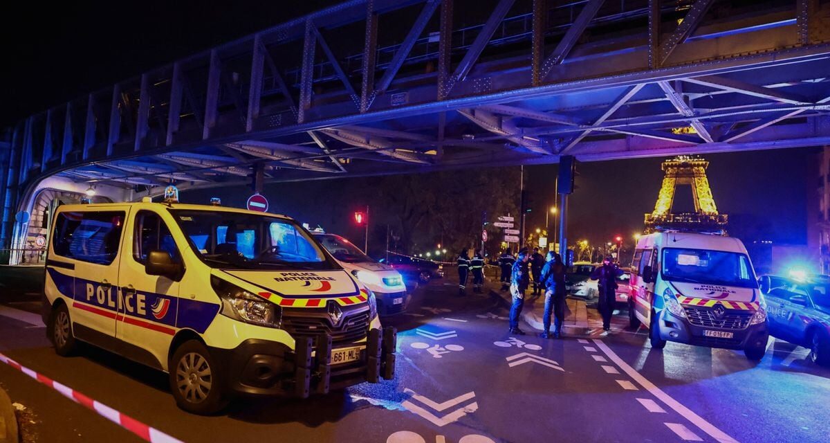 Un muerto y dos heridos en un ataque con cuchillo en el centro de París |  internacional