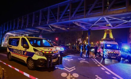 Un muerto y dos heridos en un ataque con cuchillo en el centro de París |  internacional