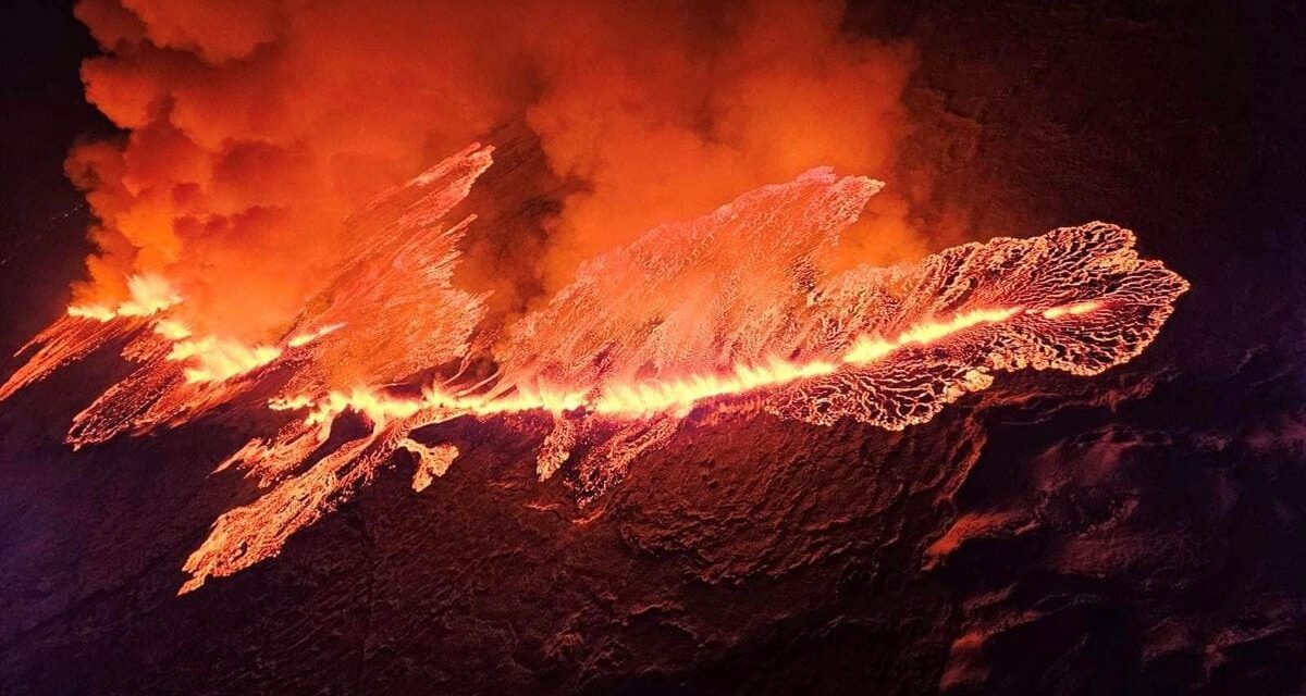 Un volcán entra en erupción en Islandia al noreste de la ciudad de Grindavík |  internacional
