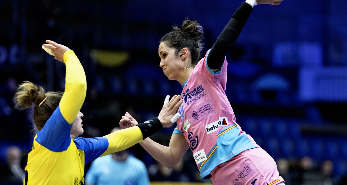 Una España discontinua cumple ante Ucrania (32-20) y ata el pase a la segunda fase del Mundial femenino de balonmano |  Deportes