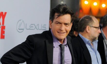 Vecina de Charlie Sheen arrestada tras presunta agresión