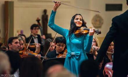 Virtuosa violinista dominicana Aisha Syed cautiva en su debut en Bolivia |  AlMomento.net