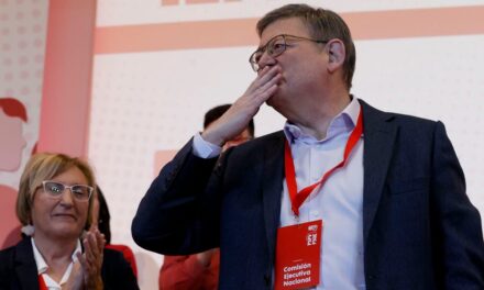 Ximo Puig deja su acta como diputado autonómico y mantiene la de senador |  Comunidad Valenciana |  España