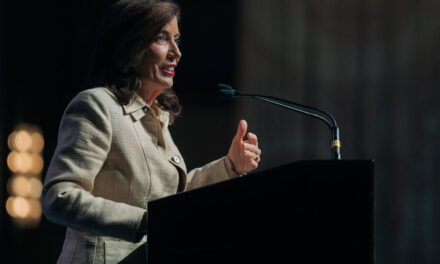 ¿Hochul aprobará estos polémicos proyectos de ley de Nueva York antes del 1 de enero?