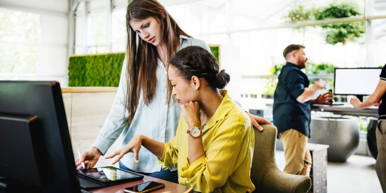 ¿No estás ahorrando en tu 401(k)?  Su empleador puede volver a inscribirlo
