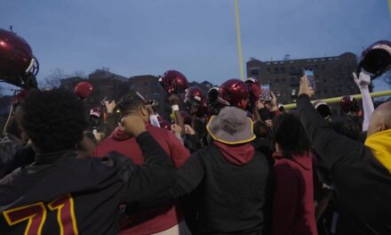 ¿Sin partidos en casa?  No hay problema para los campeones estatales Cardinal Hayes