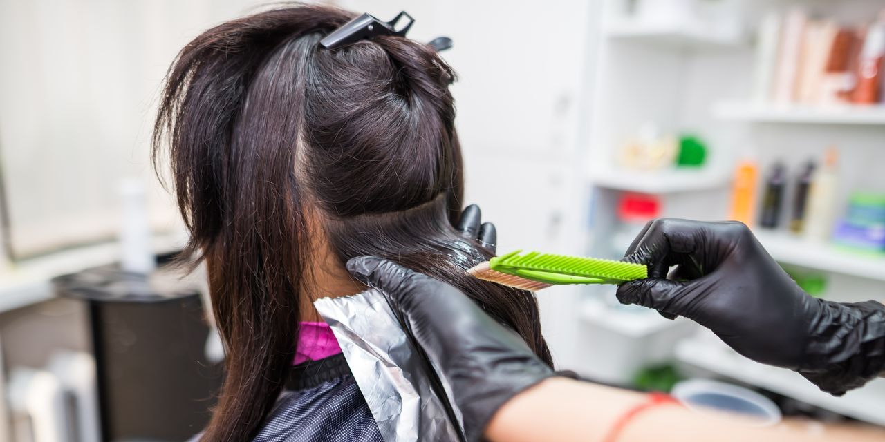 ¿Usas tratamientos de queratina o cremas alisadoras del cabello?  La investigación sugiere un riesgo potencial de cáncer.