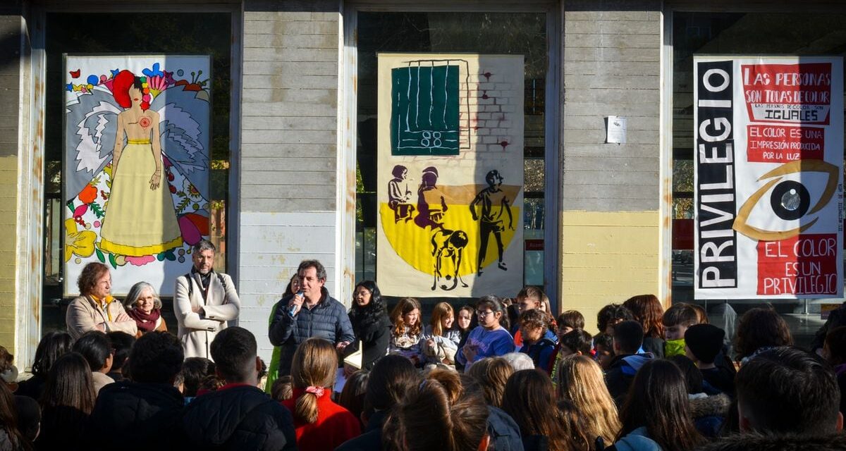 50 metros de inclusión en Vallecas, pintados por 400 estudiantes del distrito con mayor absentismo escolar |  Madrid |  España