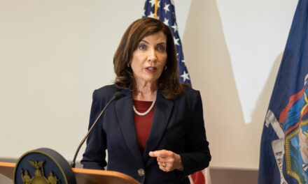 A medida que la alfabetización se retrasa, Hochul propone cambiar la forma en que las escuelas enseñan lectura