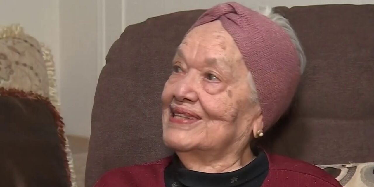 Abuela dominicana que vive en Nueva York desde la década de los 50 cumple 102 años – Telemundo