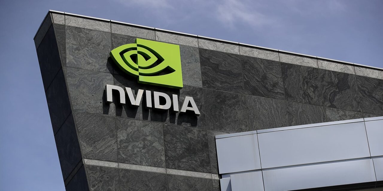 Acciones que realizan mayores movimientos al mediodía: Nvidia, Alaska Airlines, Twilio
