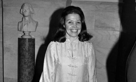 Alice Mason, reparadora de bienes raíces y anfitriona de la élite, muere a los 100 años