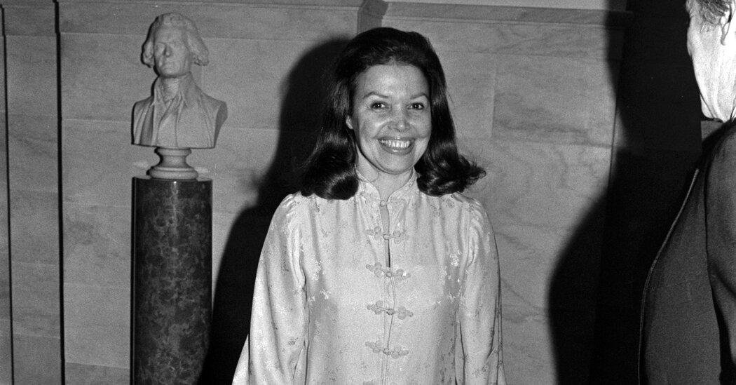 Alice Mason, reparadora de bienes raíces y anfitriona de la élite, muere a los 100 años