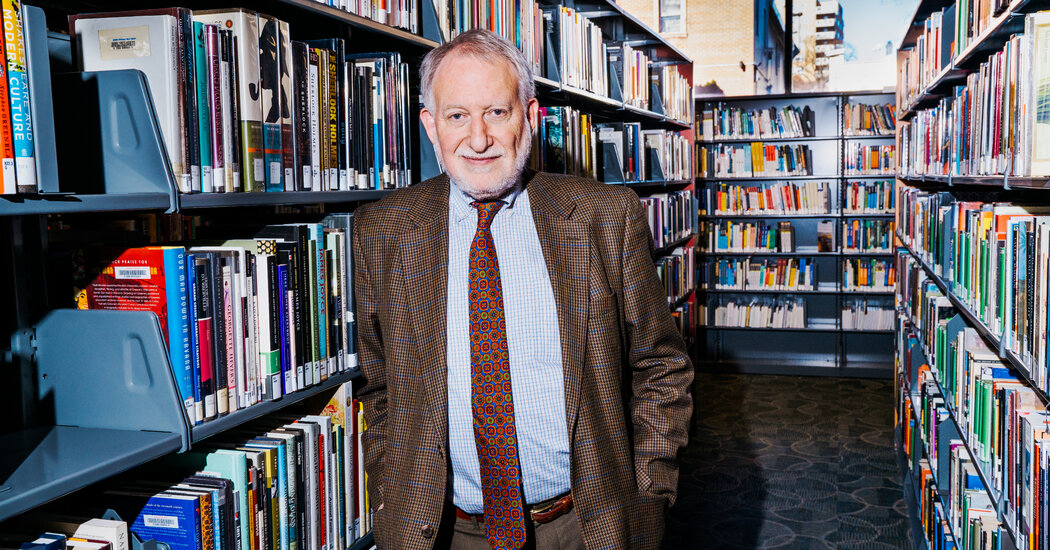 Amor por una bibliotecaria que ayuda a los inmigrantes