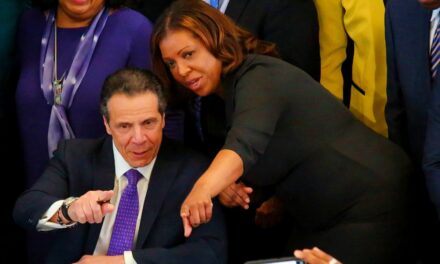 Andrew Cuomo demanda al fiscal general por registros