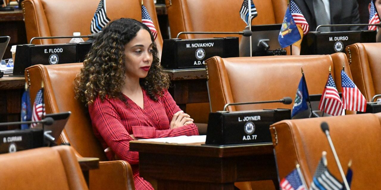 Asambleísta del Bronx renuncia abruptamente a su cargo