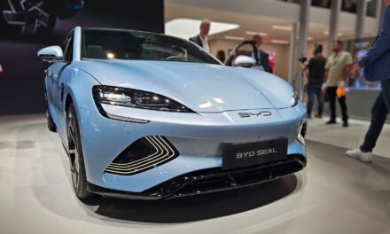 BYD produjo más de 3 millones de automóviles en 2023 y superará a Tesla