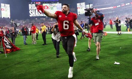 Baker Mayfield lleva a los desvalidos Bucs a una sorprendente victoria en los playoffs