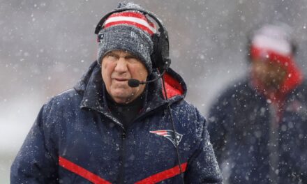 Bill Belichick deja los Patriots después de 24 temporadas, dicen las fuentes
