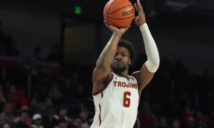 Bronny James de USC comienza a encontrar el ritmo y anota 10 contra Cal