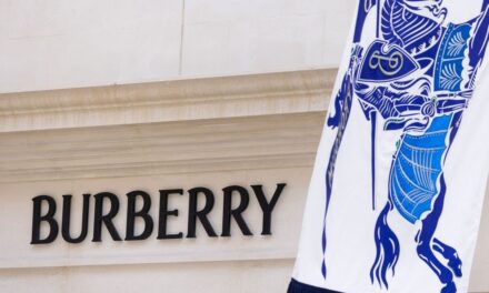 Burberry recorta sus previsiones a medida que se deteriora la demanda de lujo