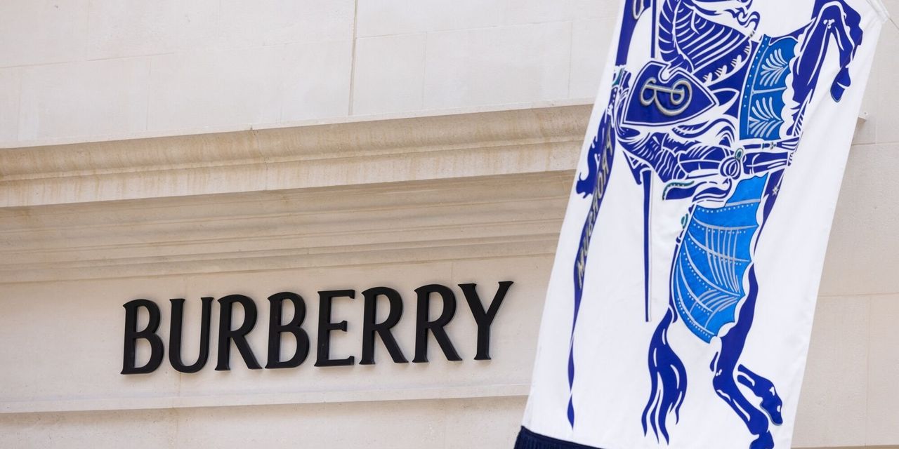 Burberry recorta sus previsiones a medida que se deteriora la demanda de lujo