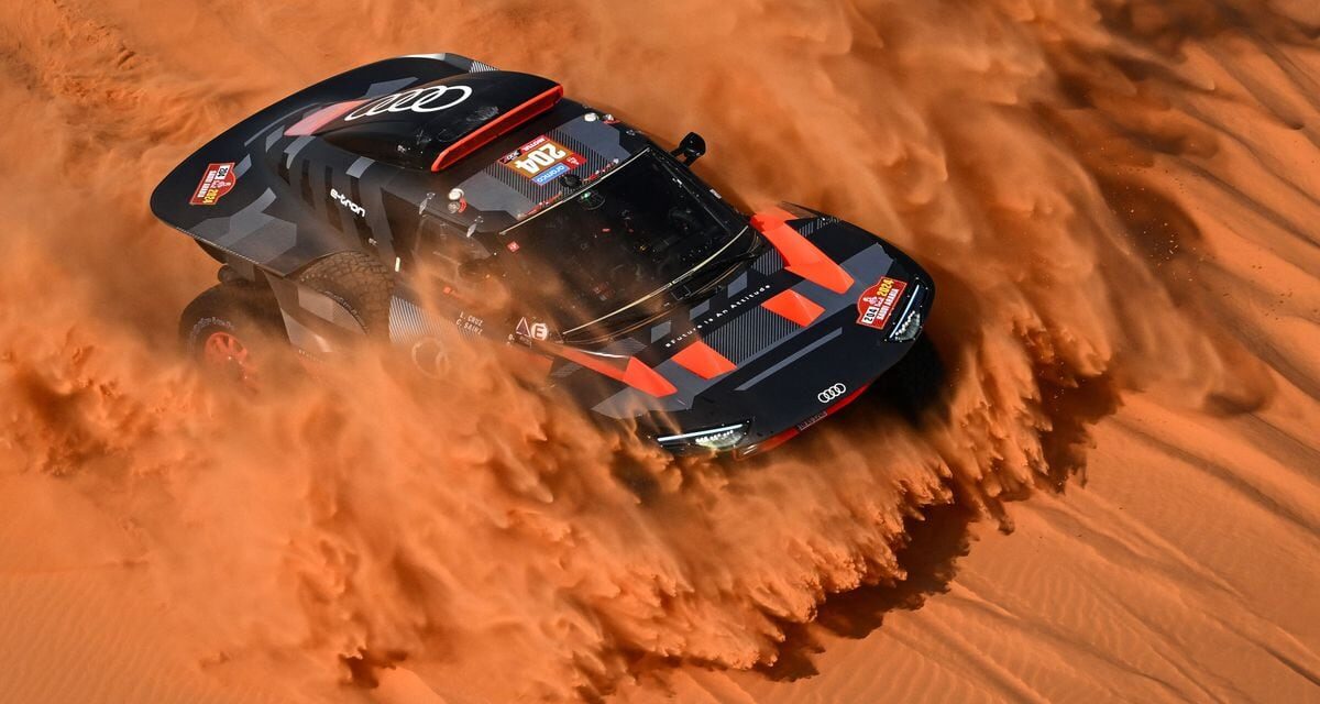 Carlos Sainz mantiene a raya a Sébastien Loeb a tres etapas de la final del Dakar |  Deportes