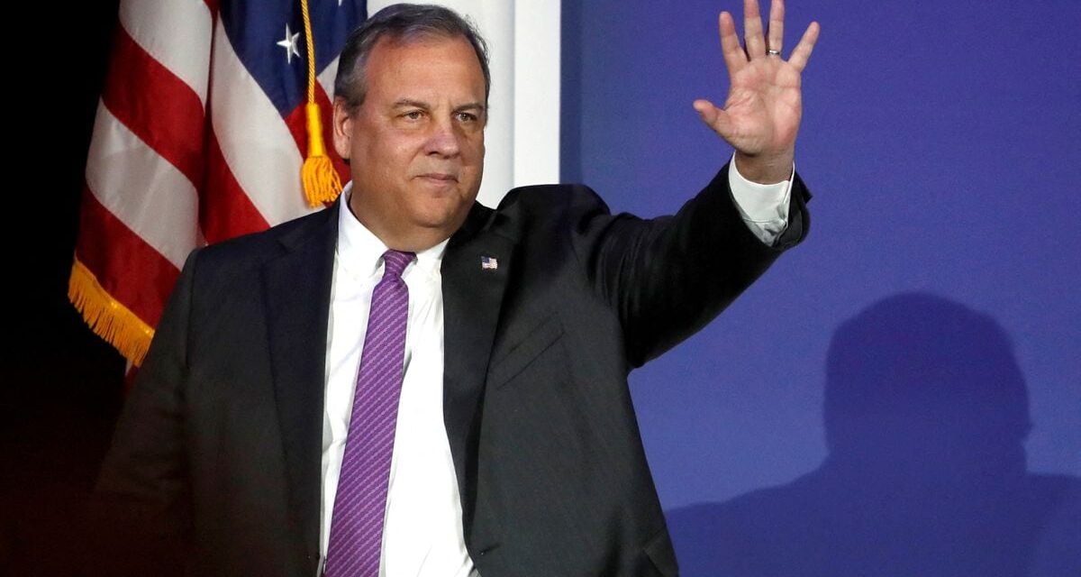 Chris Christie se retira de las primarias republicanas para no dividir el voto contra Trump |  internacional