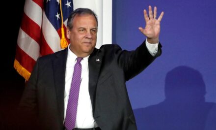 Chris Christie se retira de las primarias republicanas para no dividir el voto contra Trump |  internacional