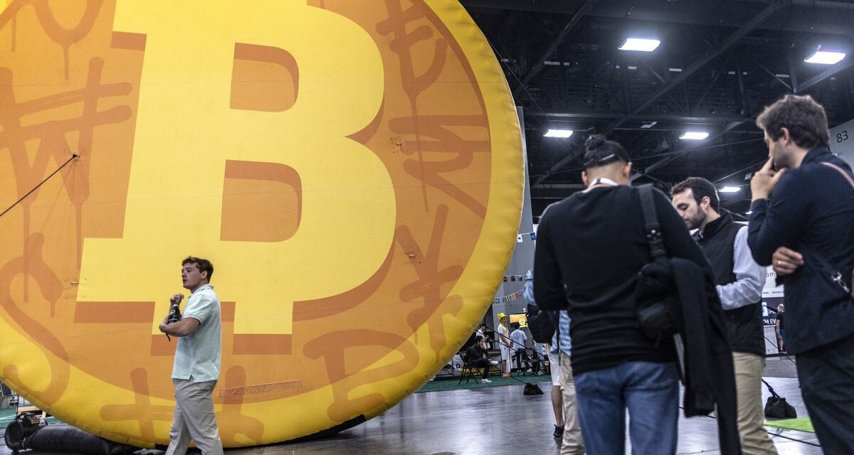Claves |  ¿Qué son los ETF que han impulsado al Bitcoin a los 48.000 dólares?  |  Economía