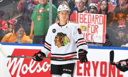 Connor Bedard de los Chicago Blackhawks estará fuera de 6 a 8 semanas por fractura de mandíbula