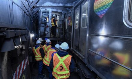 Continúan las interrupciones en el metro tras los descarrilamientos en Nueva York