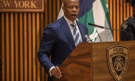 Después de todo, la policía de Nueva York no enfrentará recortes presupuestarios, dice Adams