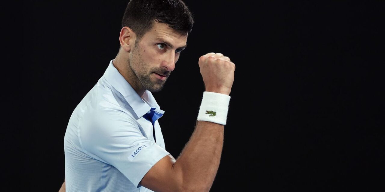 Djokovic llega a cuartos australianos e iguala el récord de Federer en Grand Slam